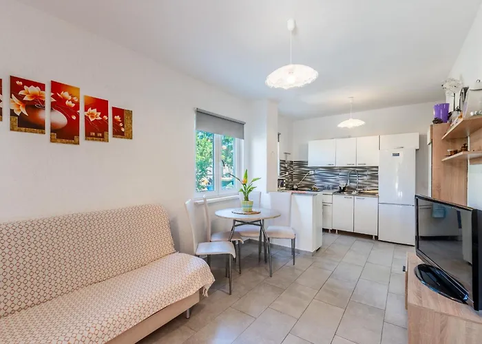 Emina Apartman *